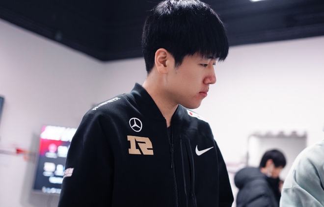 爱游戏下载app -Uzi迎来二十赛季高光表现，快船球迷沸腾！(uzi职业赛场高光集锦)