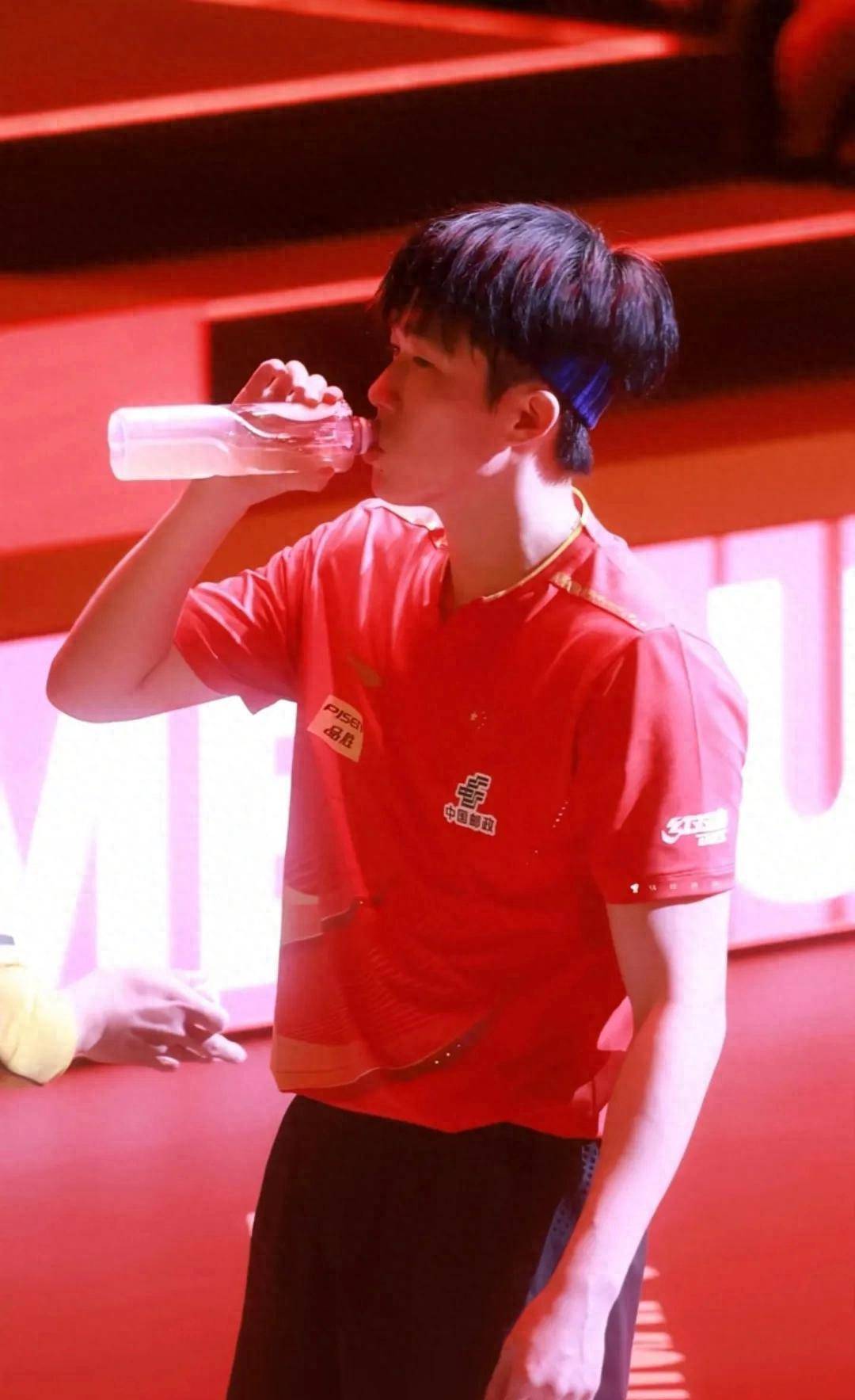 爱游戏官网下载 - Ming回归赛场，绝杀首场状态亮眼，加拿大队观众沸腾！