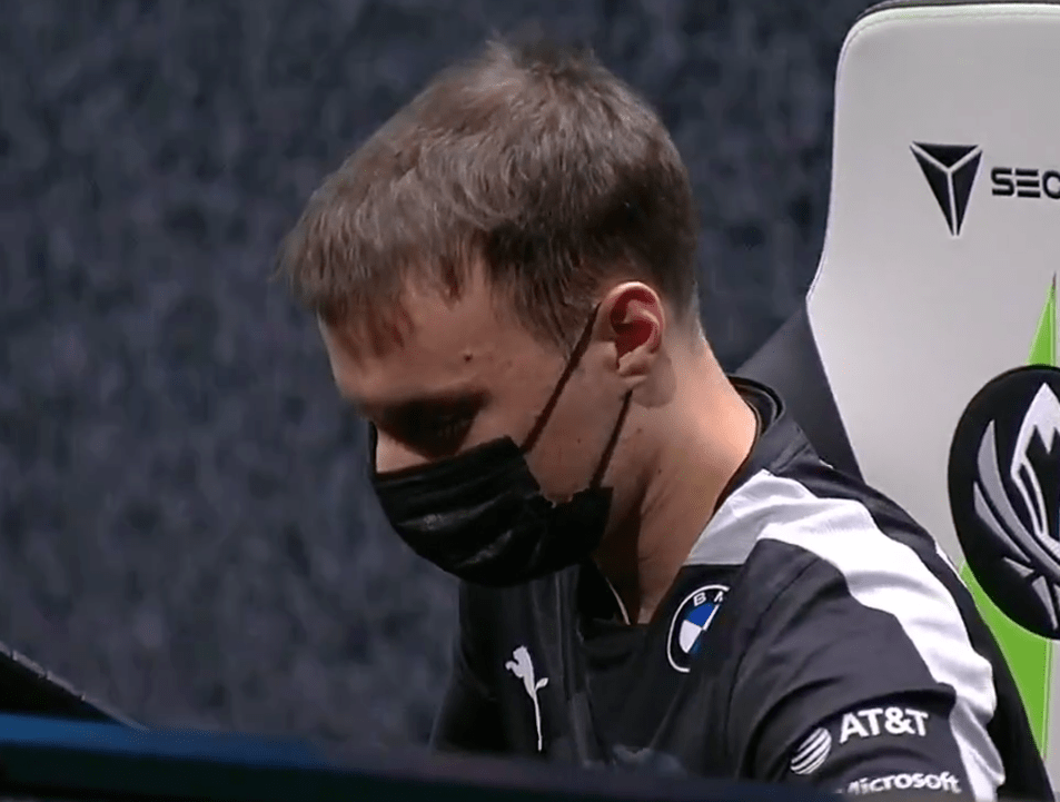 爱游戏官网下载 - Ming回归赛场，赛事规则更新首场状态亮眼，FPX观众沸腾！